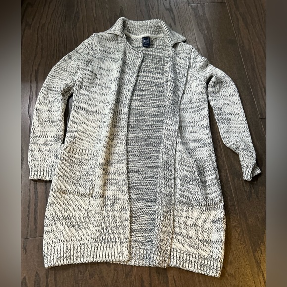 GAP Cardigan - Picture 9 of 16